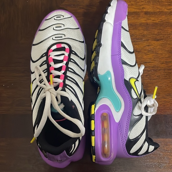 Multi colored youth NIKE air max (lmk if you want to see more close up photos) - Picture 2 of 4